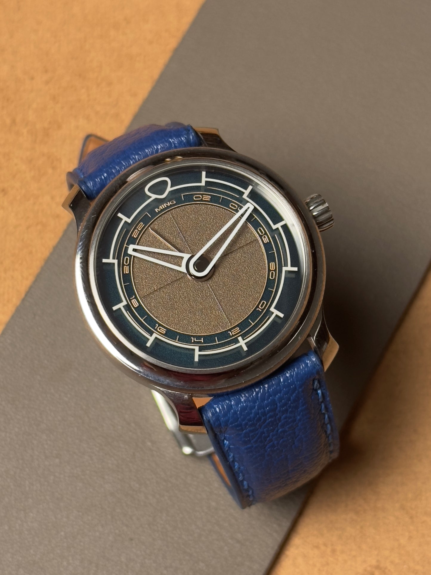 Ręcznie robiony pasek ze skóry koziej - niebieski