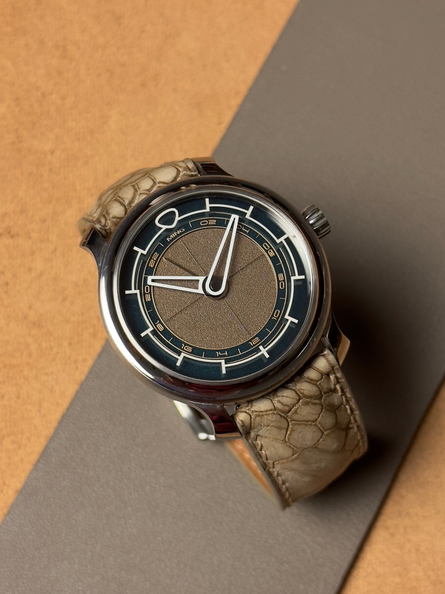 Ręcznie robiony pasek z nogi strusia - beżowy nubuk