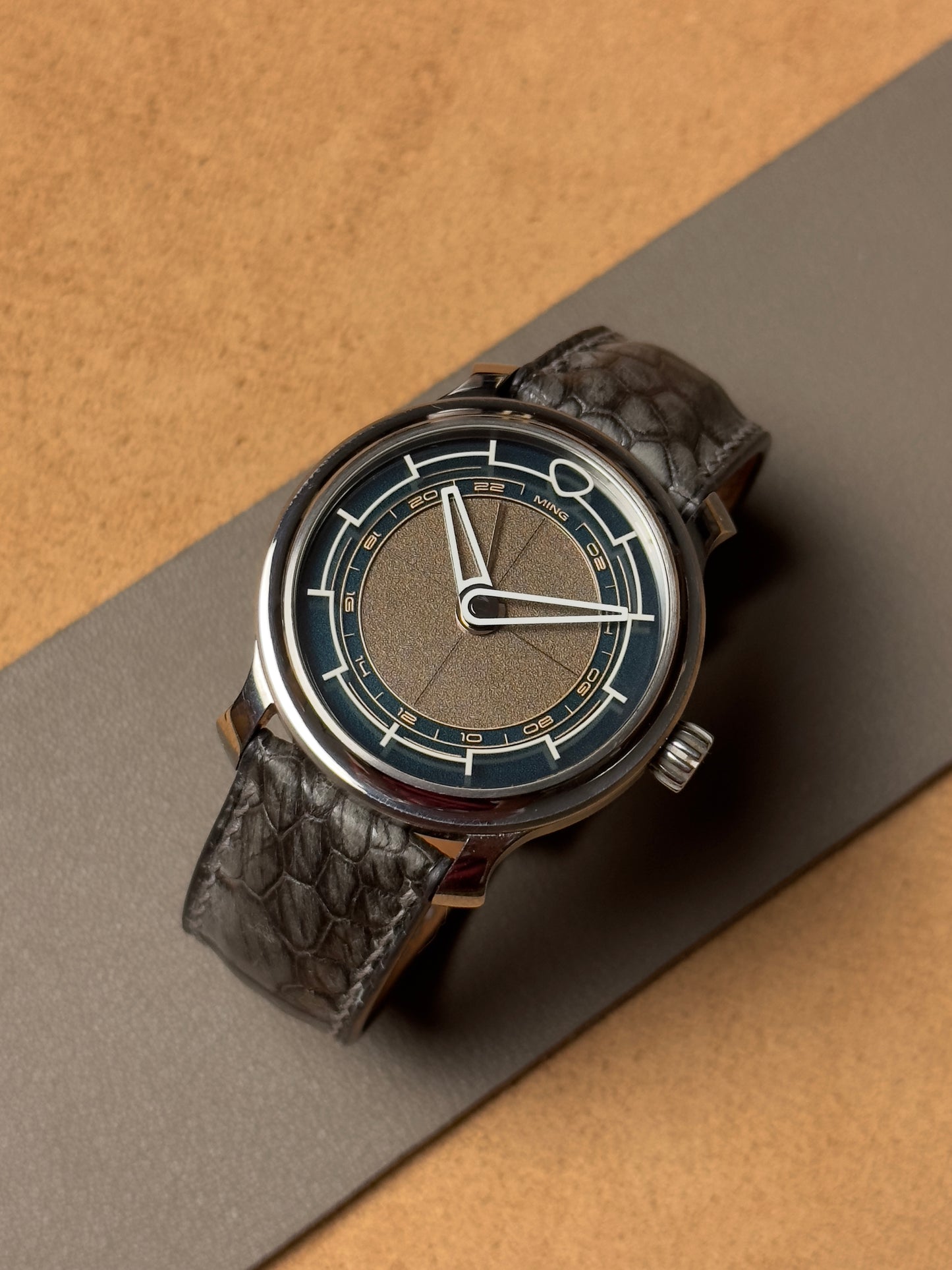 Ręcznie robiony pasek z nogi strusia - ciemnoszary nubuk