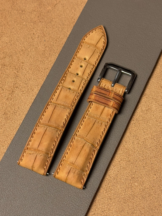 Ręcznie robiony pasek ze skóry krokodyla - jasnobrązowy nubuk