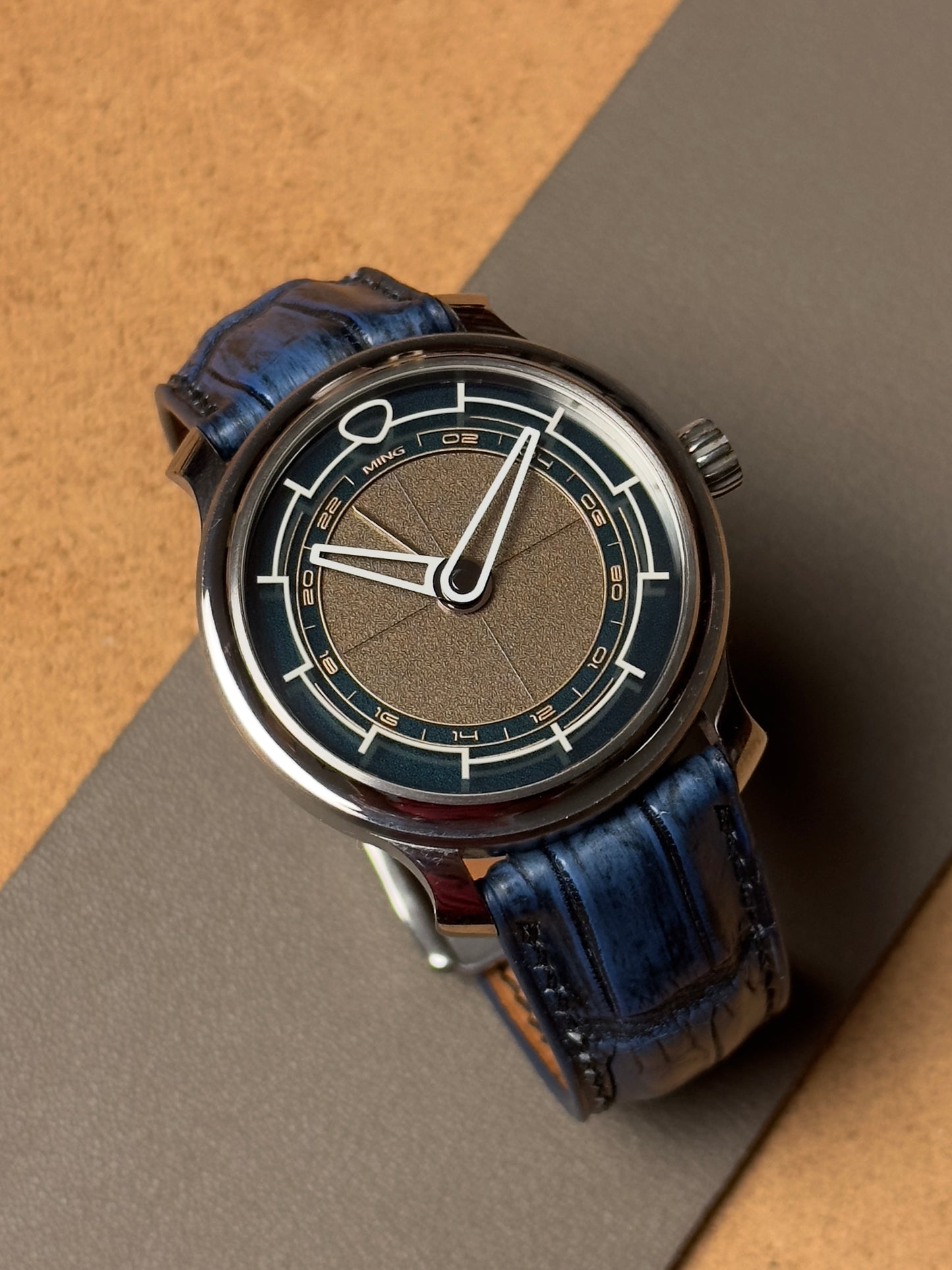 Ręcznie robiony pasek ze skóry krokodyla - two-tone granatowy