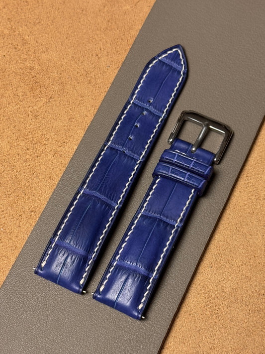 Ręcznie robiony pasek ze skóry krokodyla - niebieski