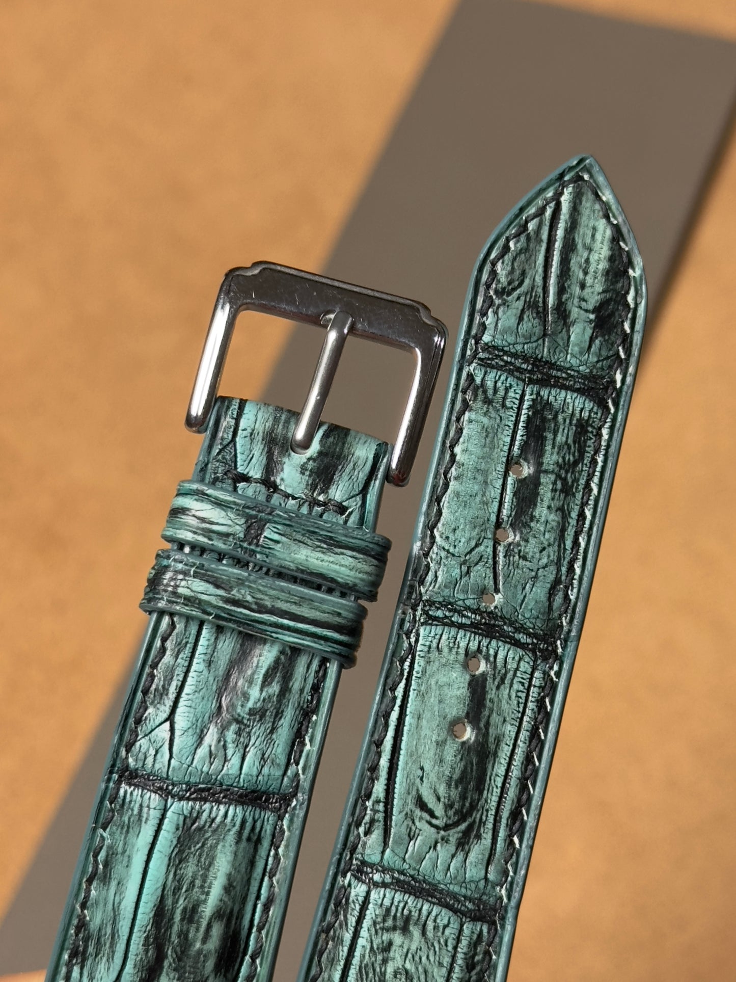 Ręcznie robiony pasek ze skóry krokodyla - zielono-czarny
