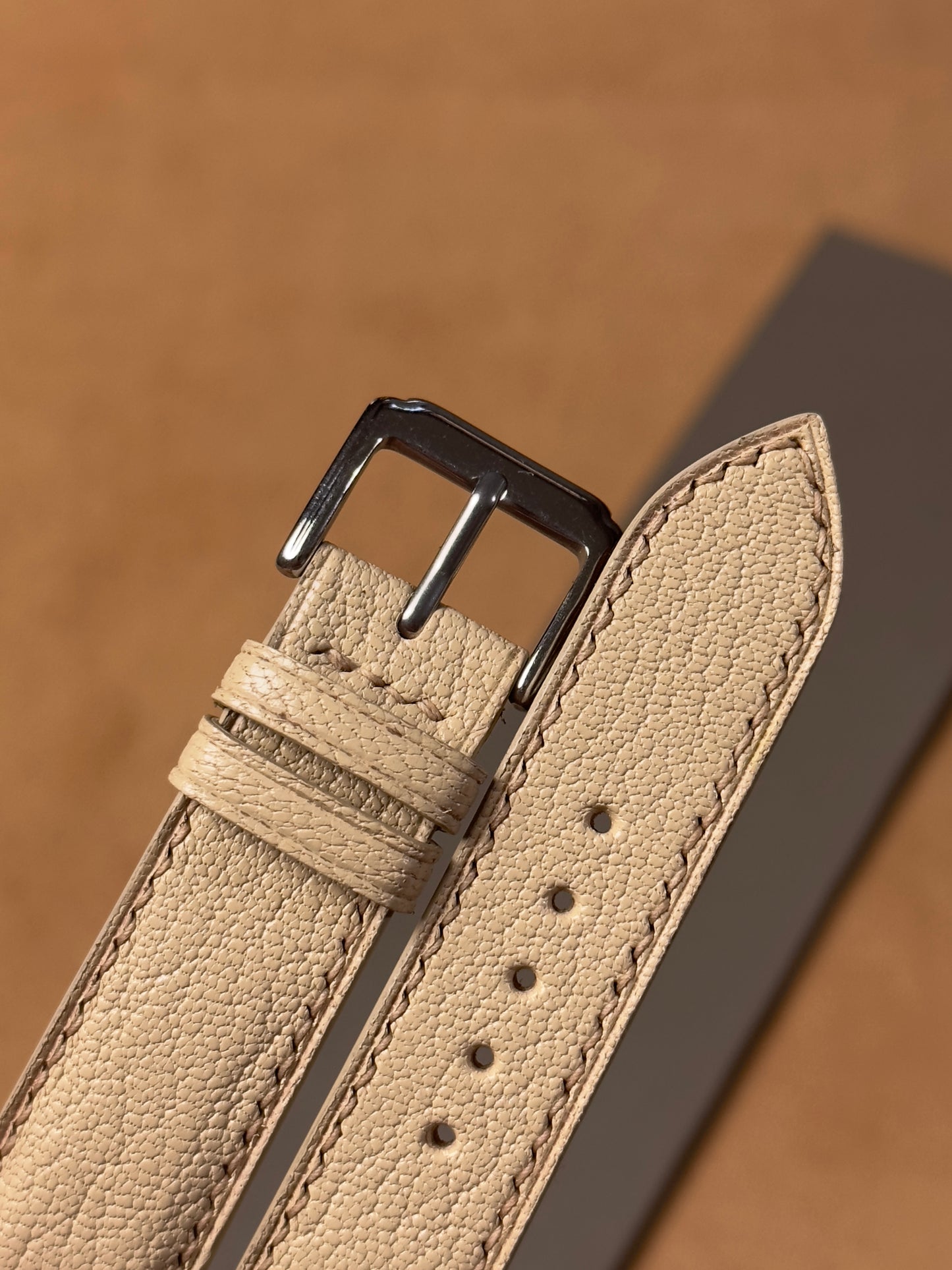 Ręcznie robiony pasek ze skóry koziej - beżowy