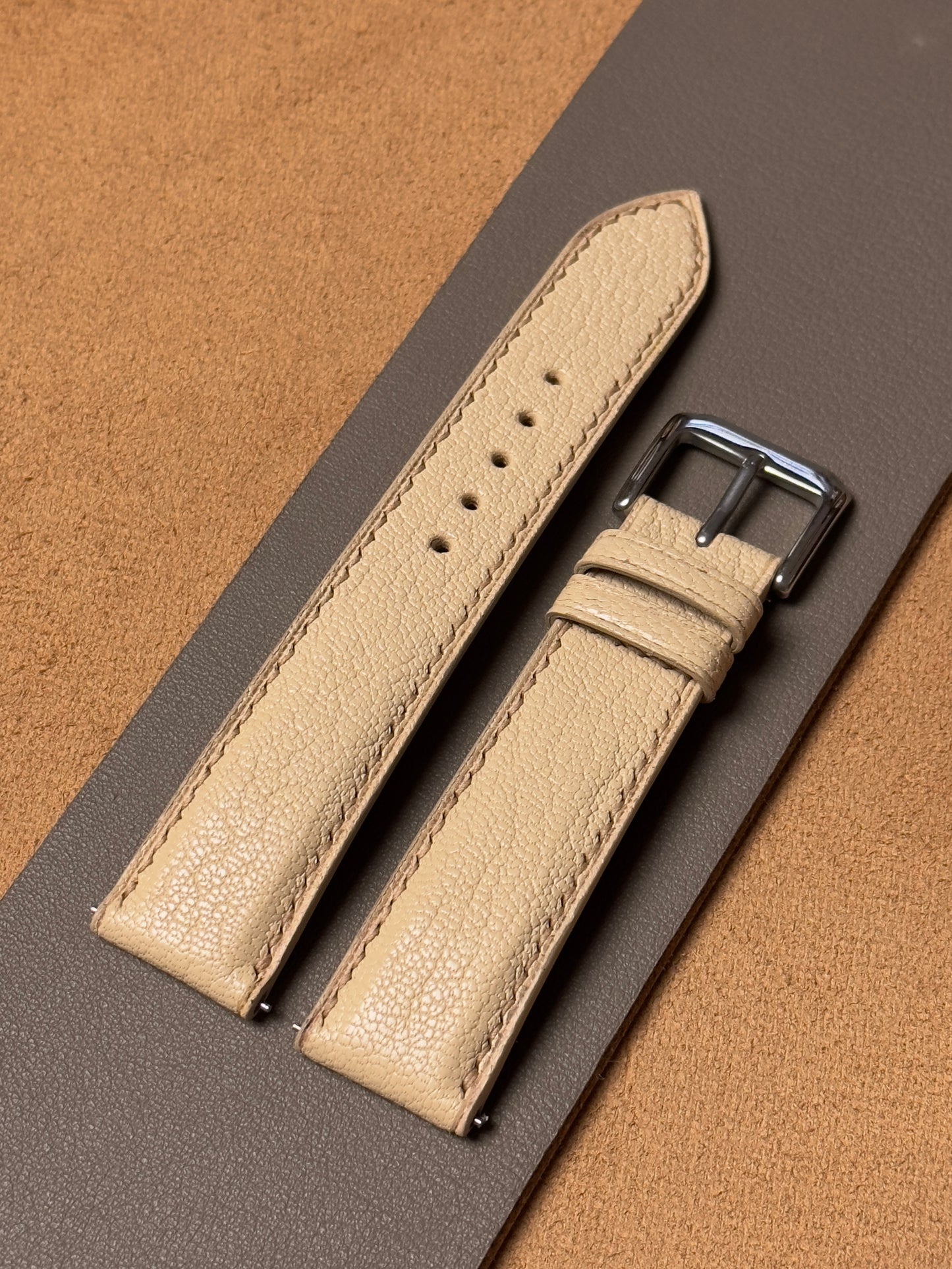 Ręcznie robiony pasek ze skóry koziej - beżowy