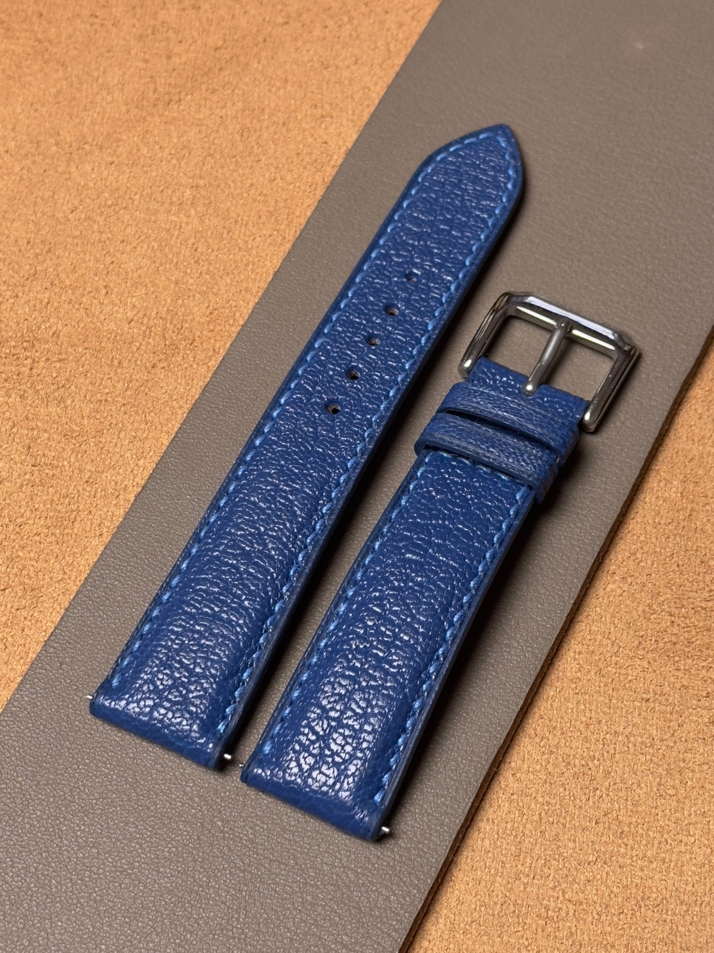 Ręcznie robiony pasek ze skóry koziej - niebieski