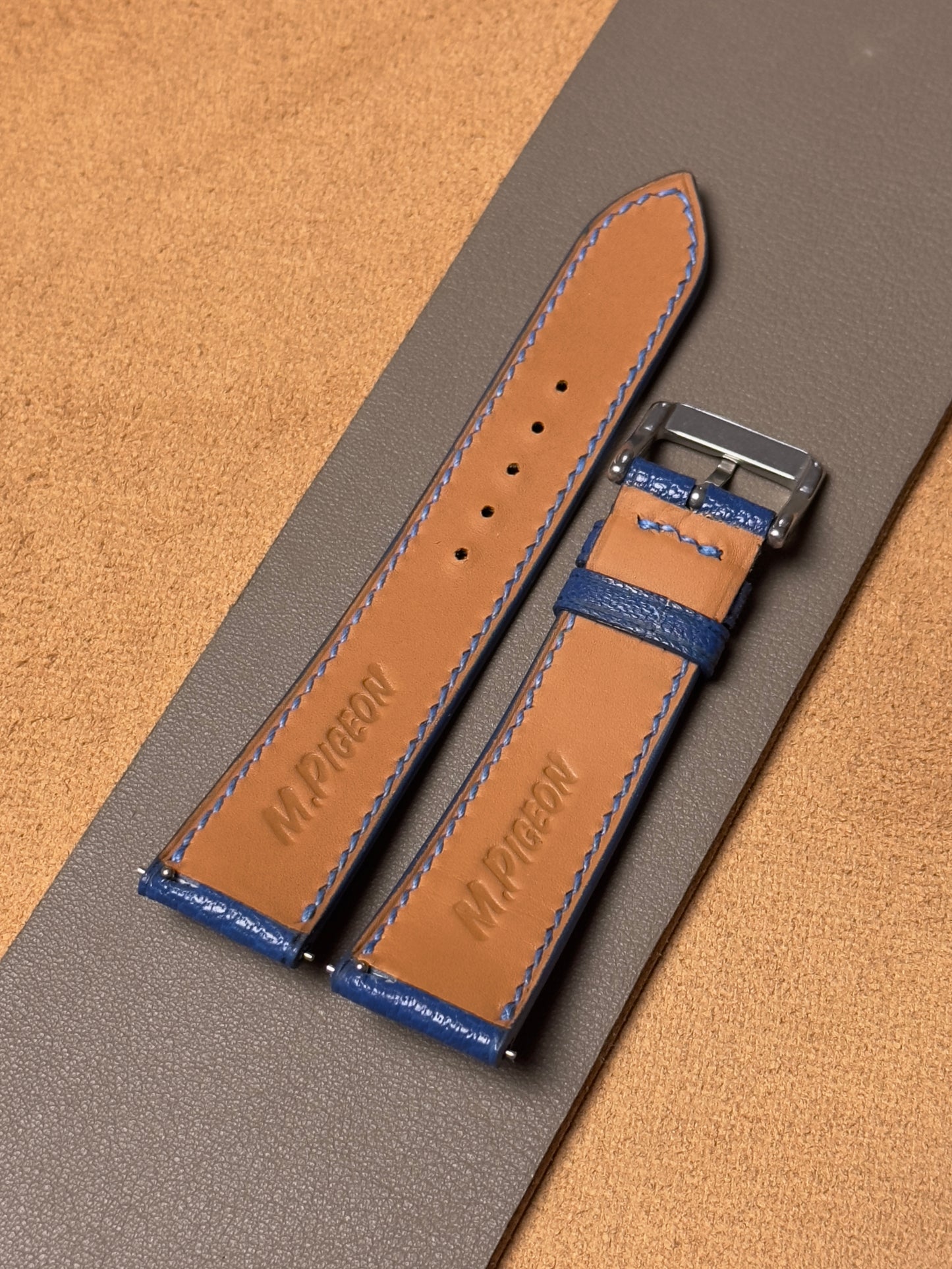 Ręcznie robiony pasek ze skóry koziej - niebieski