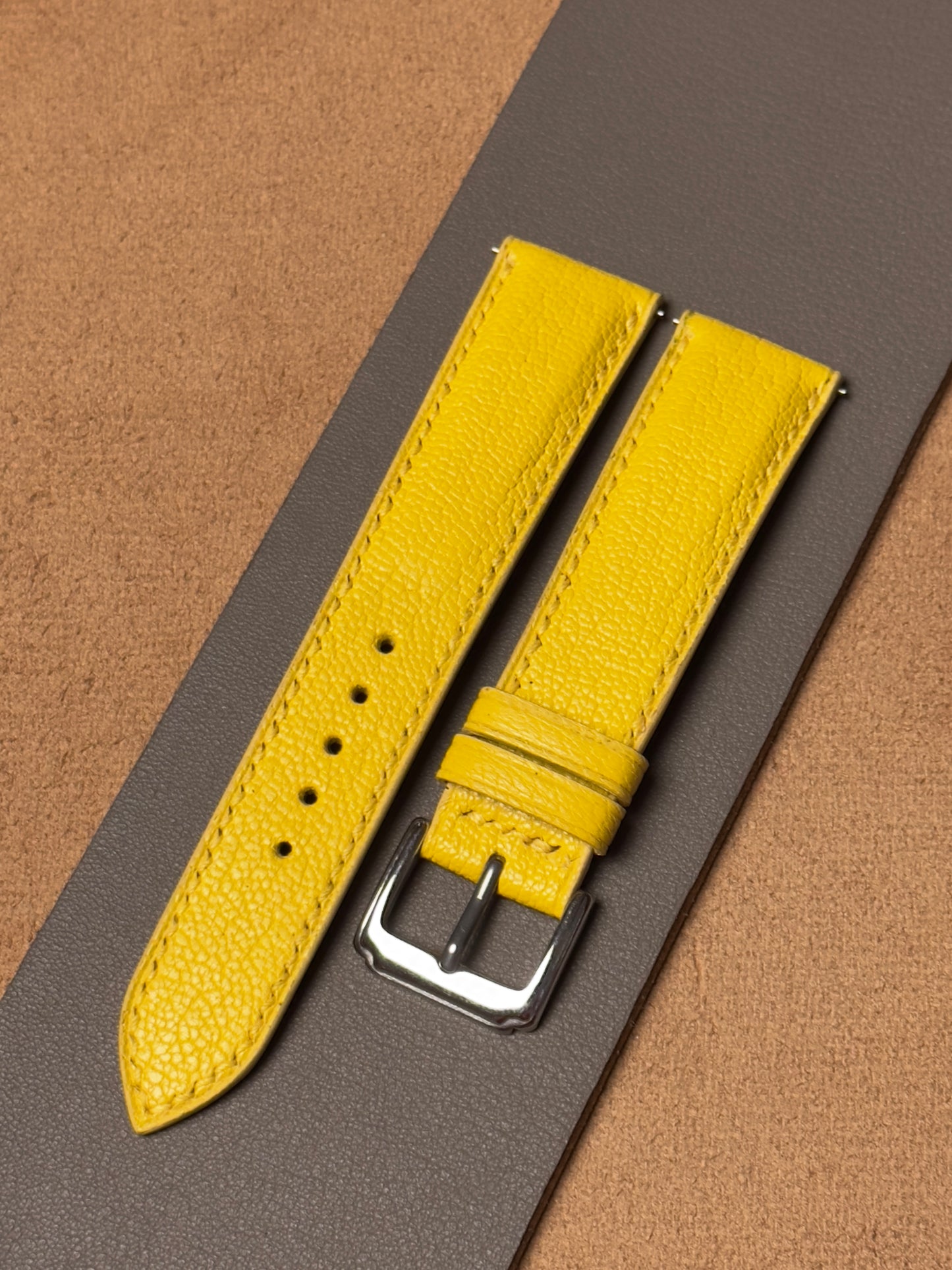 Ręcznie robiony pasek ze skóry koziej - żółty