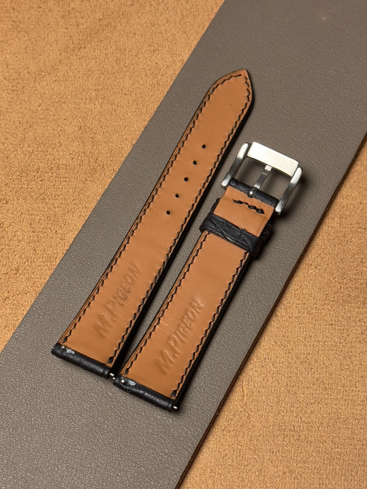 Ręcznie robiony pasek ze skóry krokodyla - czarny (matowy)