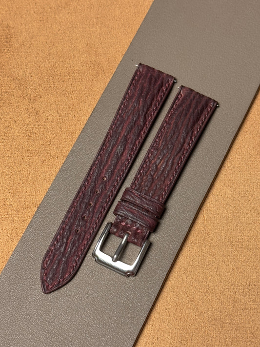 Ręcznie robiony pasek z skóry rekina - bordowy