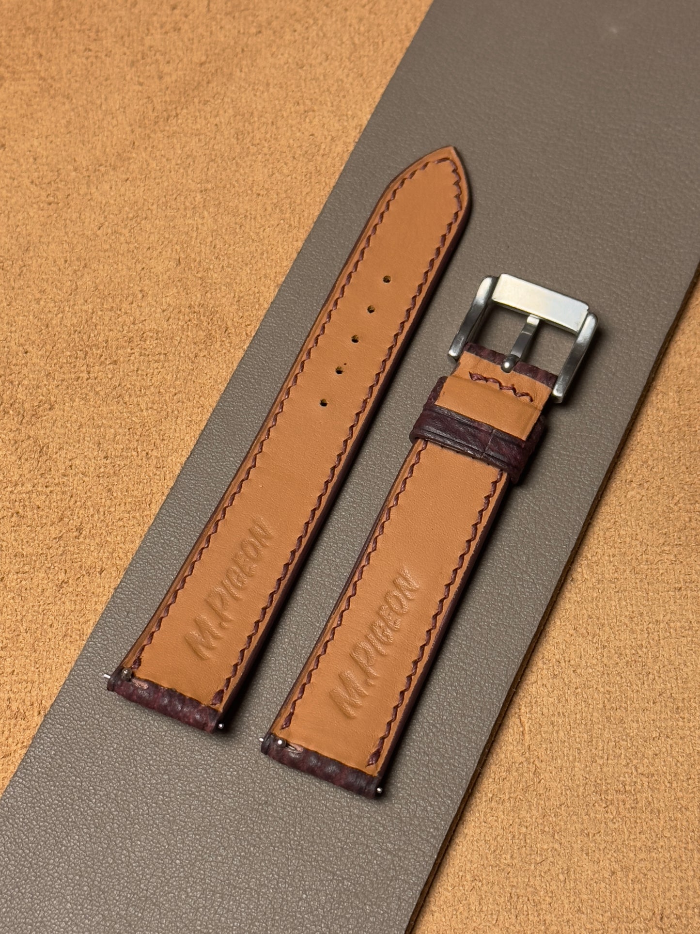 Ręcznie robiony pasek z skóry rekina - bordowy