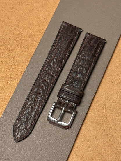 Ręcznie robiony pasek z skóry rekina - brązowy