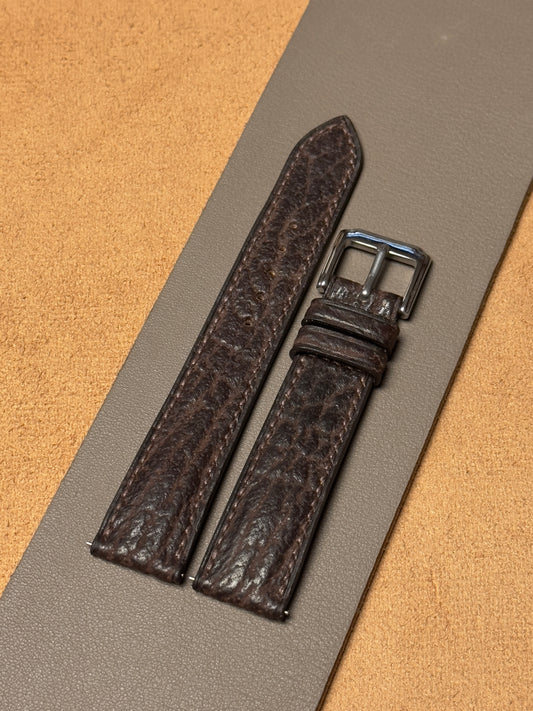 Ręcznie robiony pasek z skóry rekina - brązowy