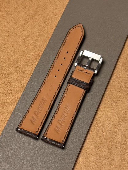 Ręcznie robiony pasek z skóry rekina - brązowy