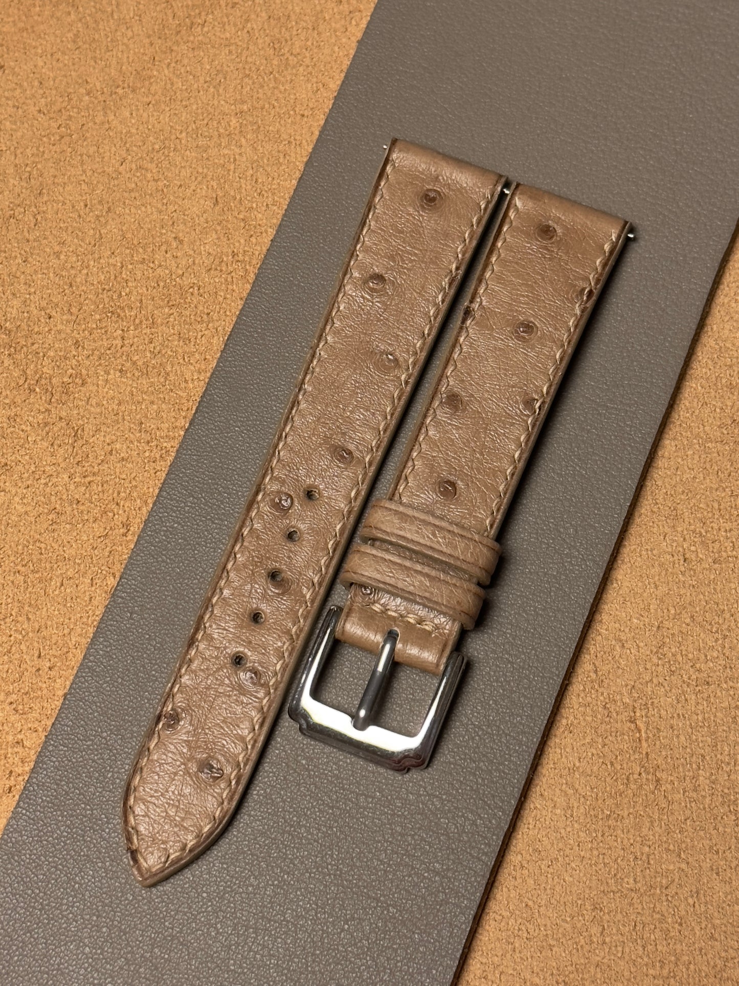 Ręcznie robiony pasek z skóry strusia - beżowy