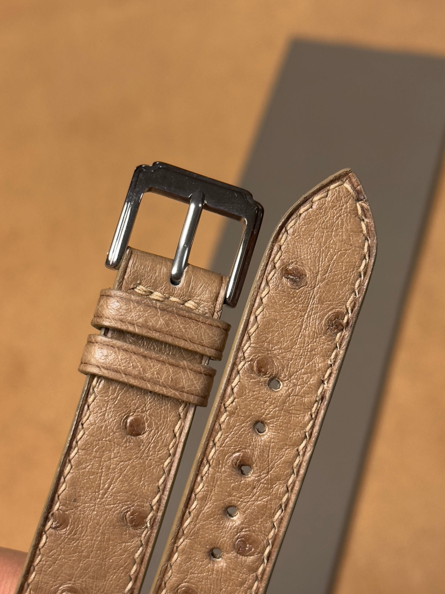 Ręcznie robiony pasek z skóry strusia - beżowy