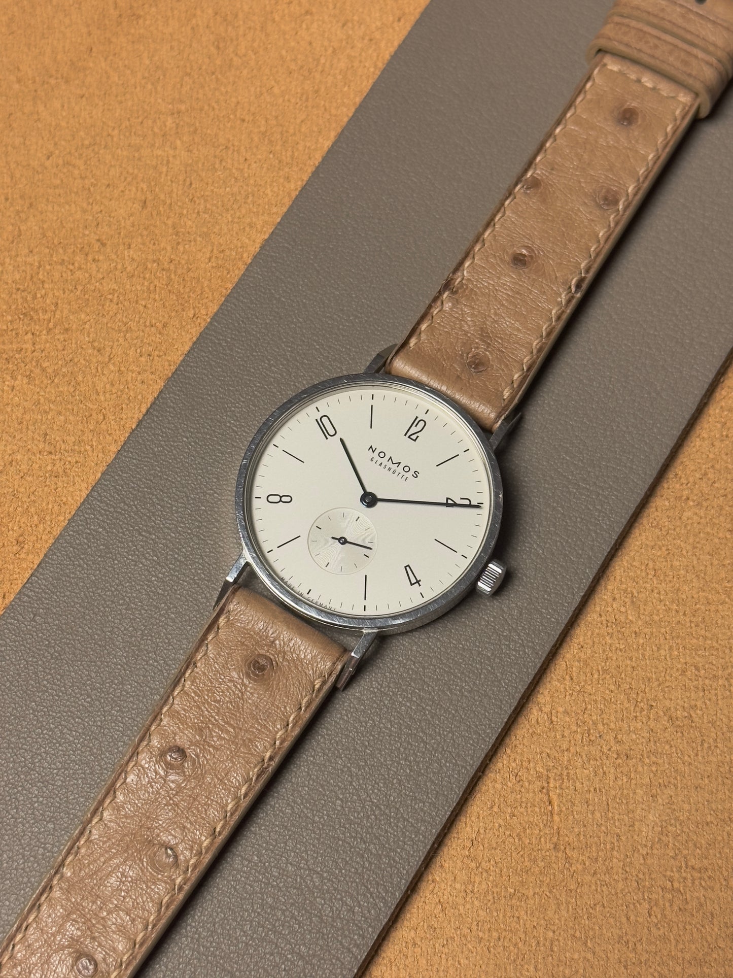 Ręcznie robiony pasek z skóry strusia - beżowy