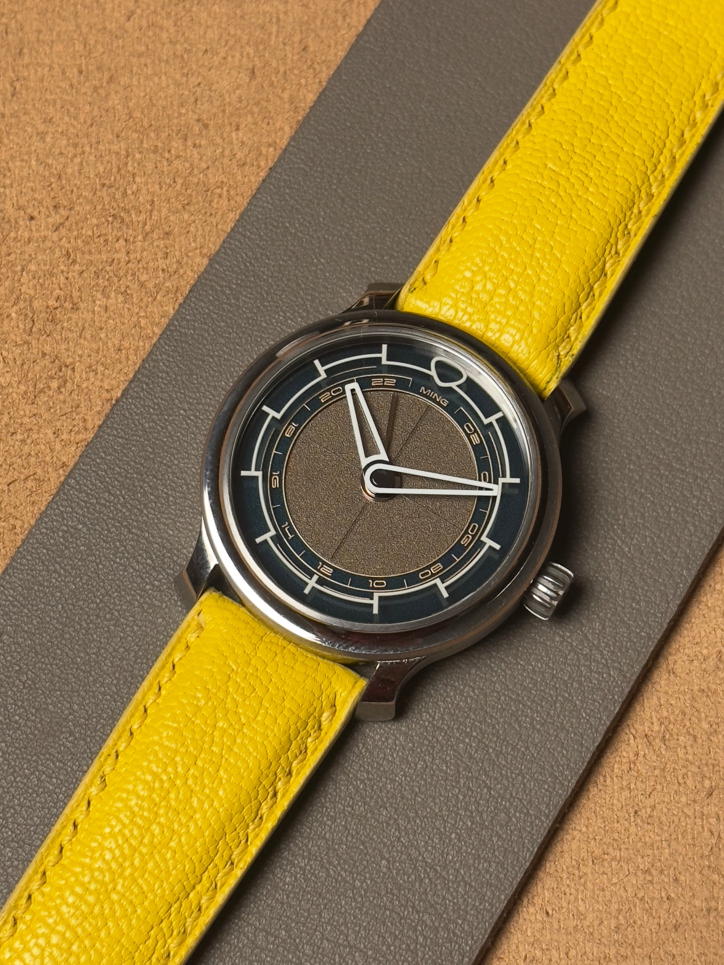 Ręcznie robiony pasek ze skóry koziej - żółty