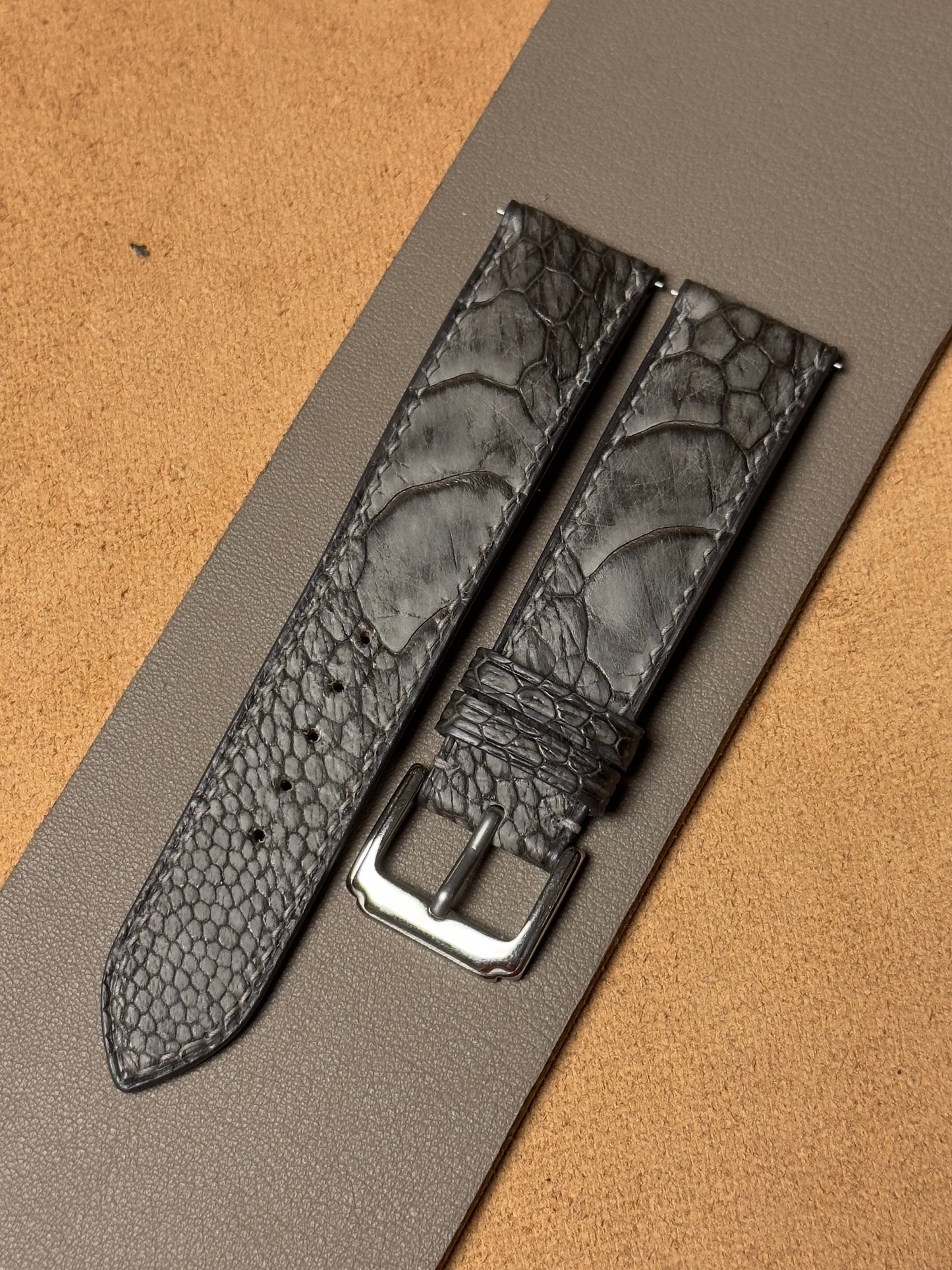 Ręcznie robiony pasek z nogi strusia - ciemnoszary nubuk