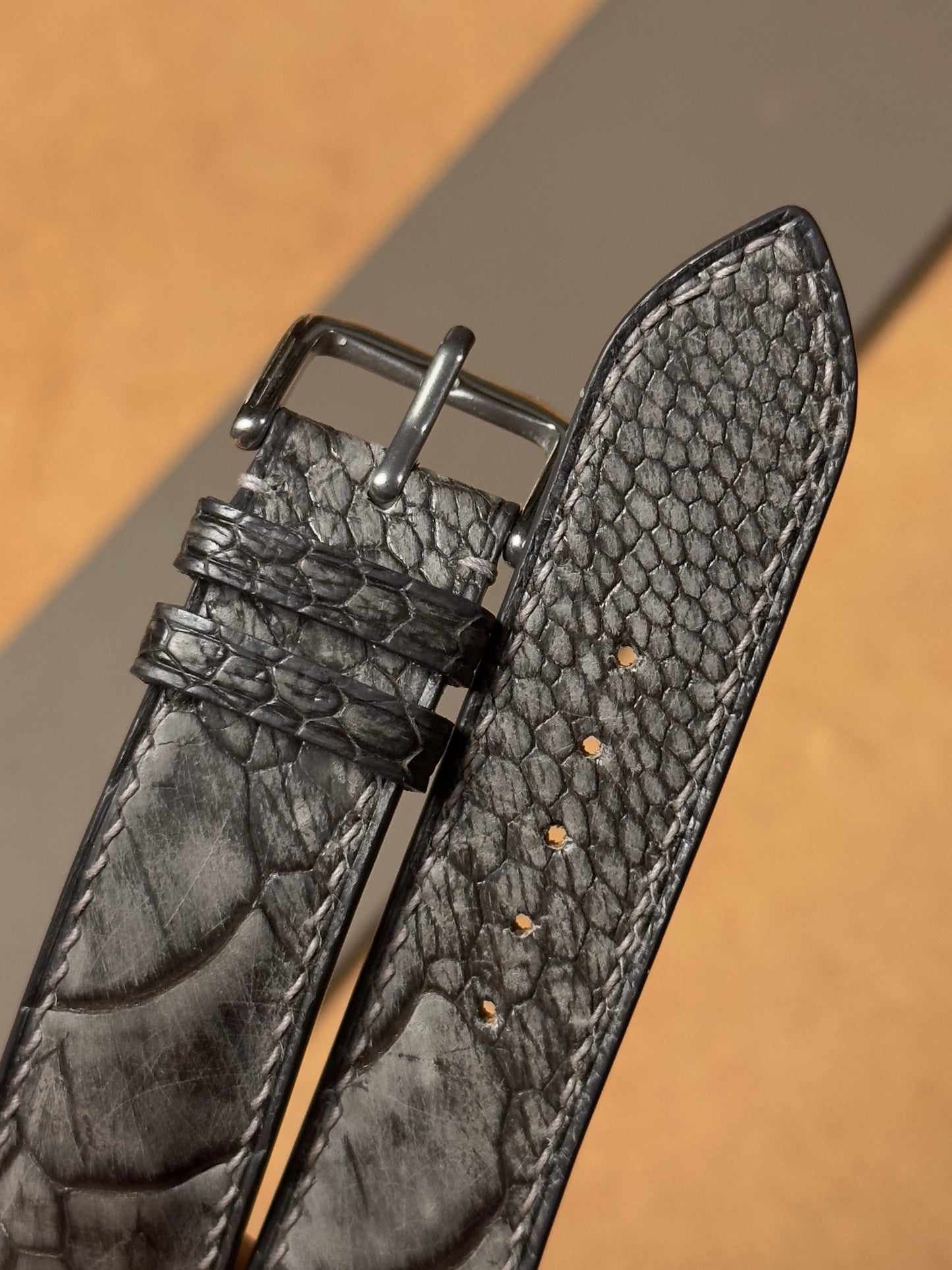 Ręcznie robiony pasek z nogi strusia - ciemnoszary nubuk