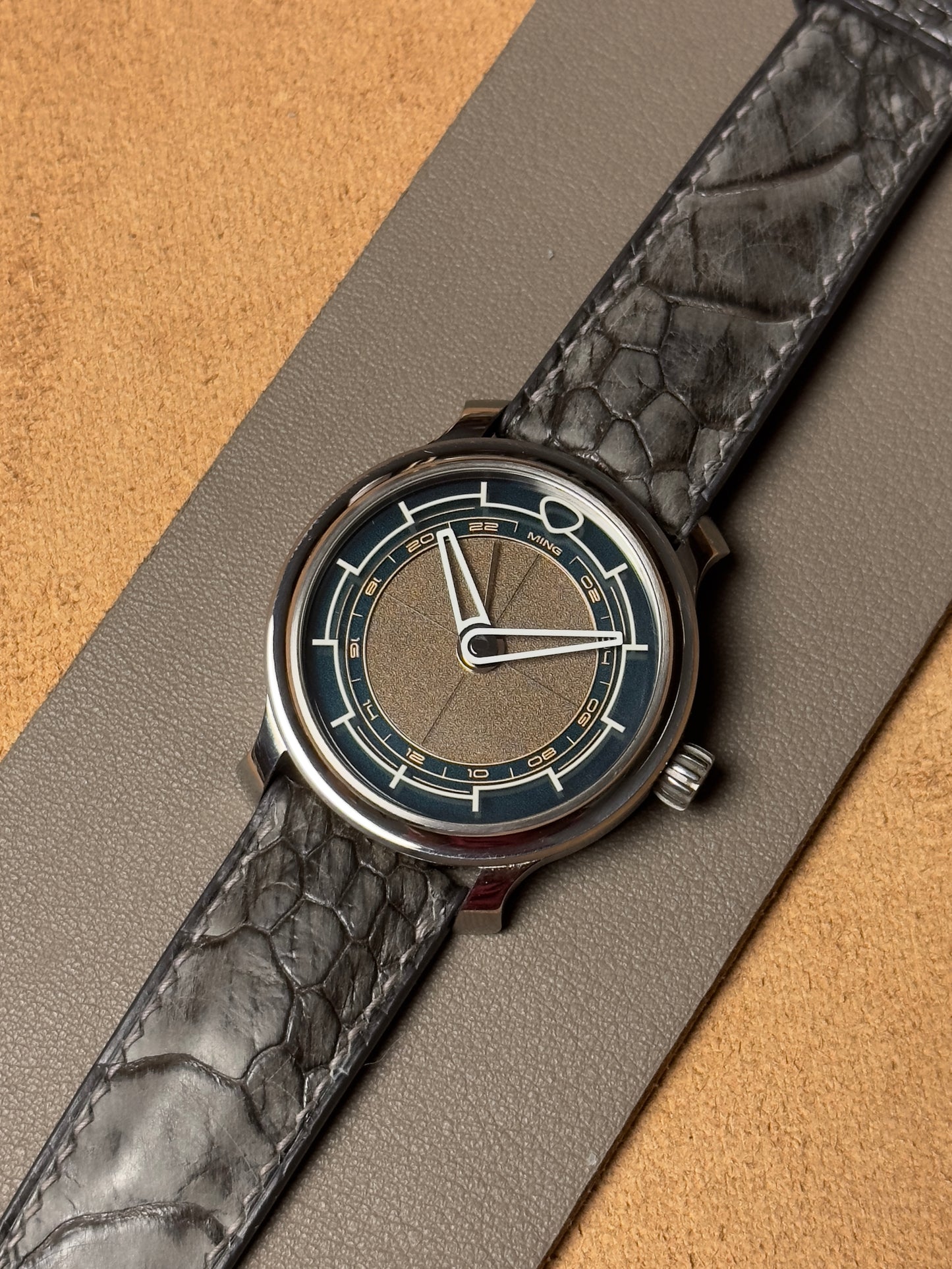 Ręcznie robiony pasek z nogi strusia - ciemnoszary nubuk