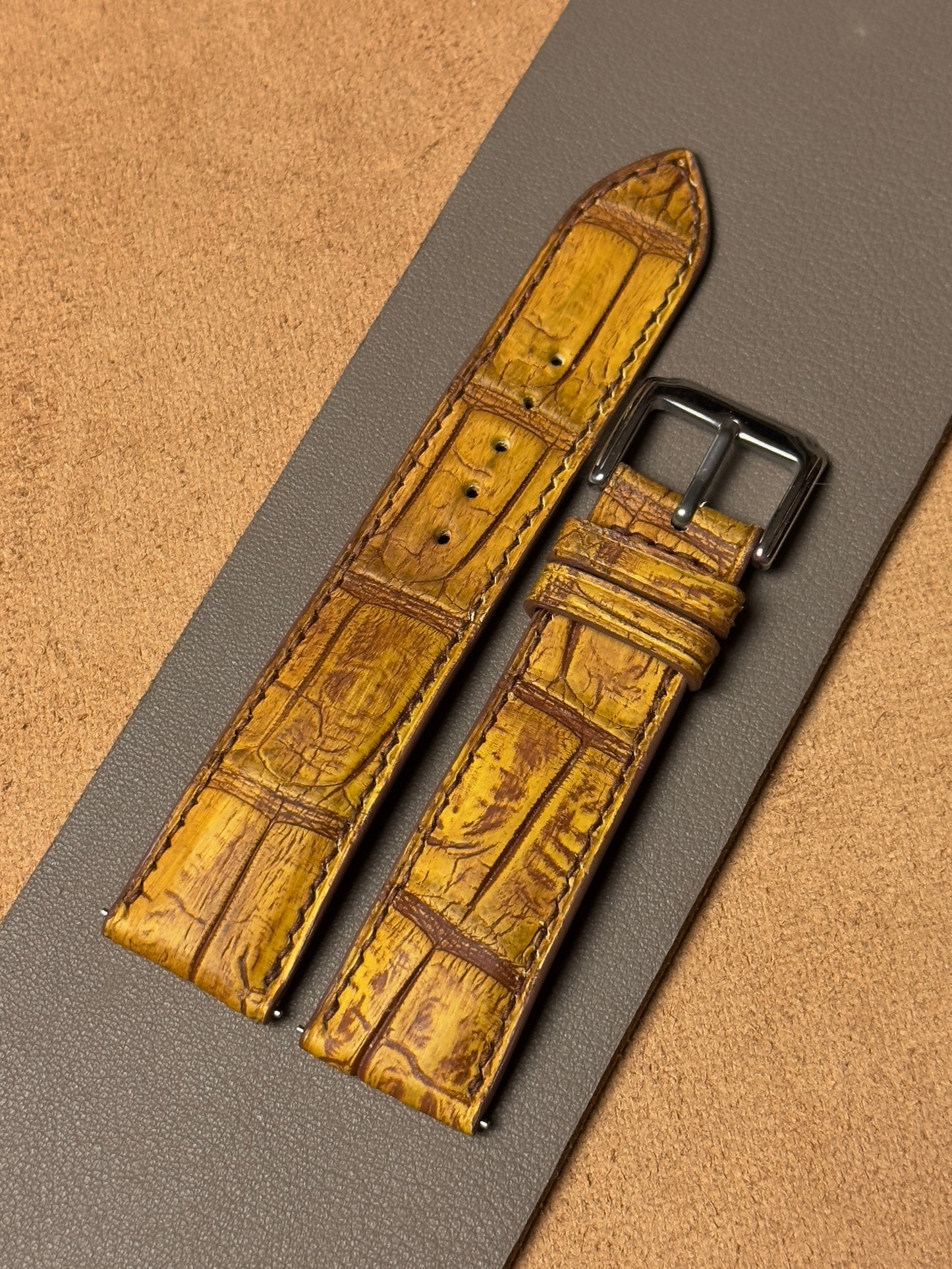 Ręcznie robiony pasek ze skóry krokodyla - two-tone brązowy