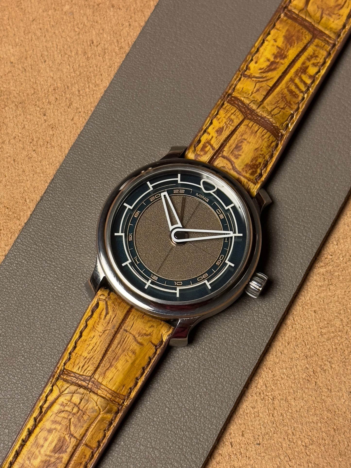 Ręcznie robiony pasek ze skóry krokodyla - two-tone brązowy