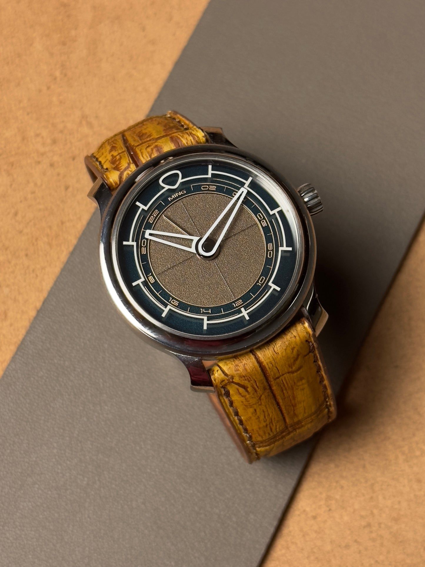 Ręcznie robiony pasek ze skóry krokodyla - two-tone brązowy