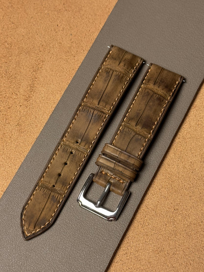 Ręcznie robiony pasek ze skóry krokodyla - brązowy nubuk