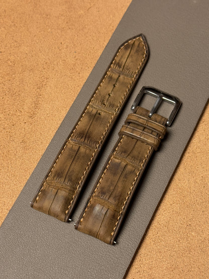 Ręcznie robiony pasek ze skóry krokodyla - brązowy nubuk