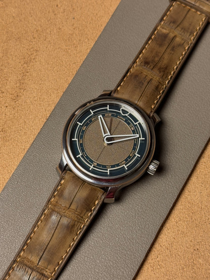 Ręcznie robiony pasek ze skóry krokodyla - brązowy nubuk