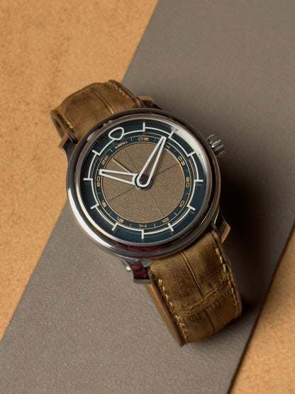 Ręcznie robiony pasek ze skóry krokodyla - brązowy nubuk