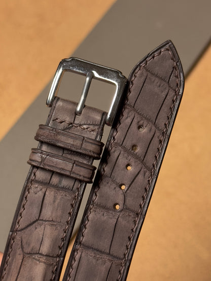 Ręcznie robiony pasek ze skóry krokodyla - ciemnobrązowy nubuk