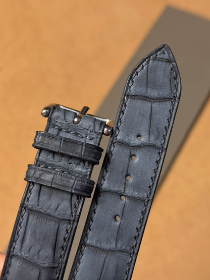 Ręcznie robiony pasek ze skóry krokodyla - ciemnoszary nubuk