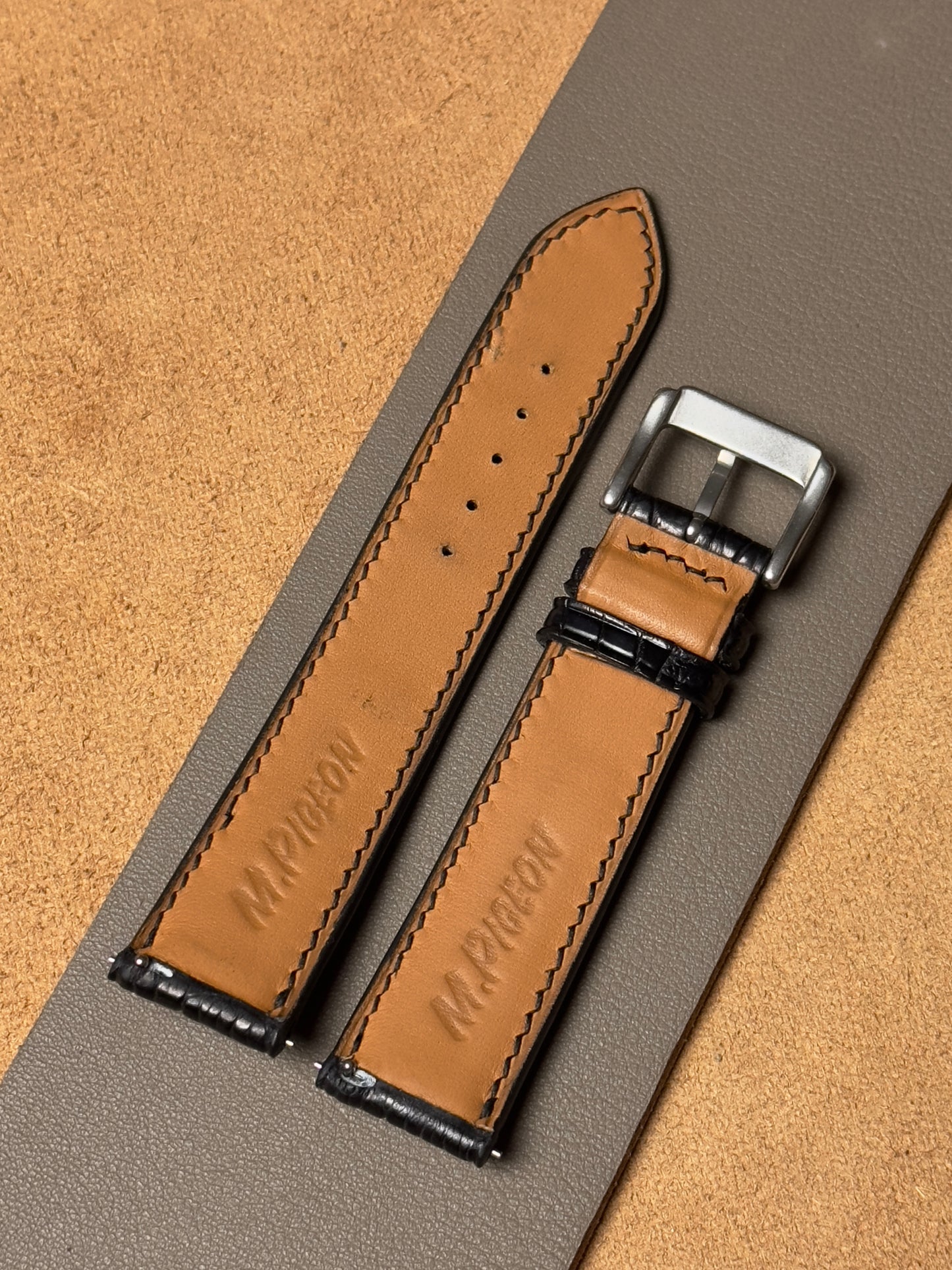 Ręcznie robiony pasek ze skóry krokodyla - czarny (połysk)