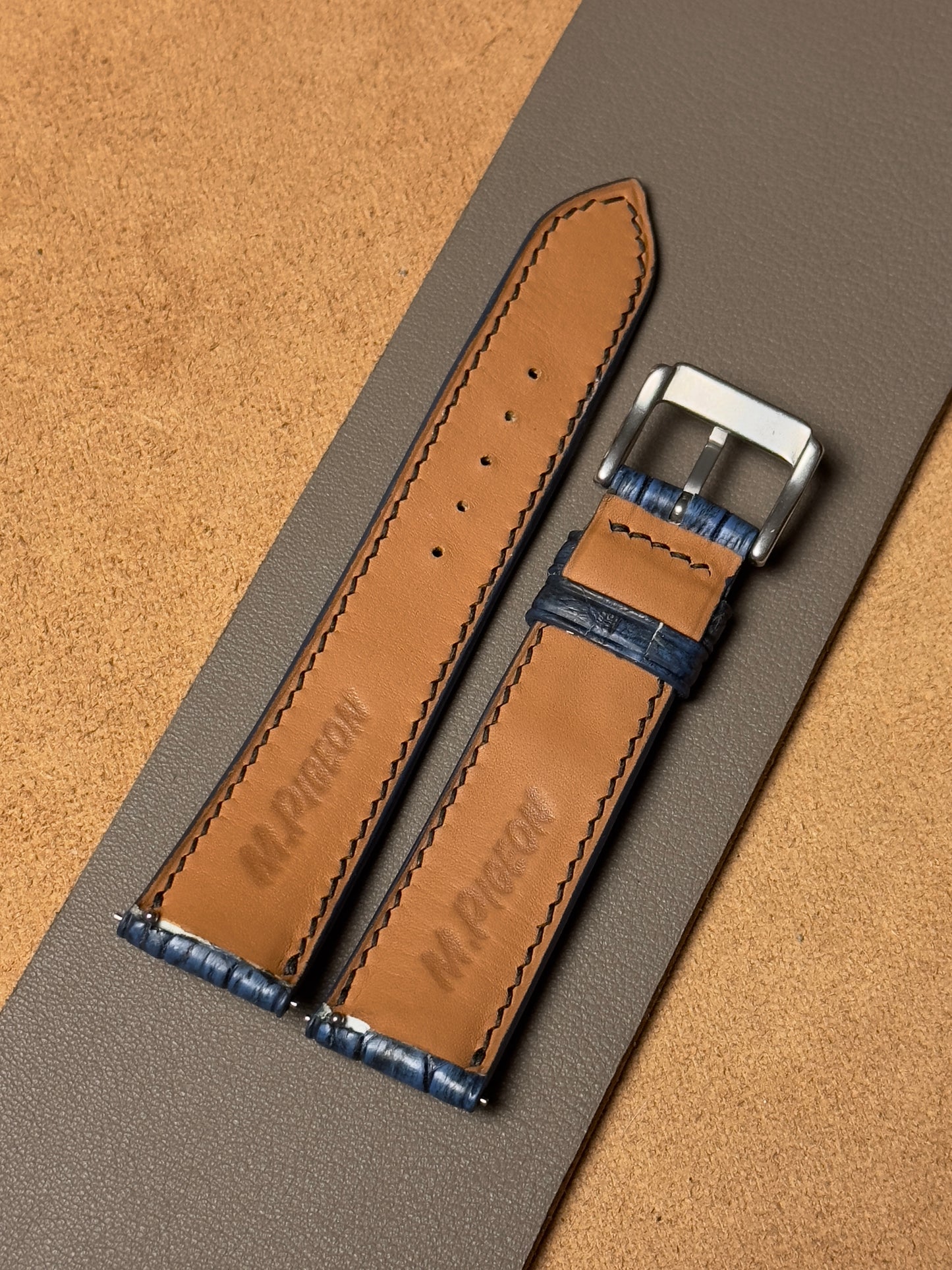 Ręcznie robiony pasek ze skóry krokodyla - two-tone granatowy