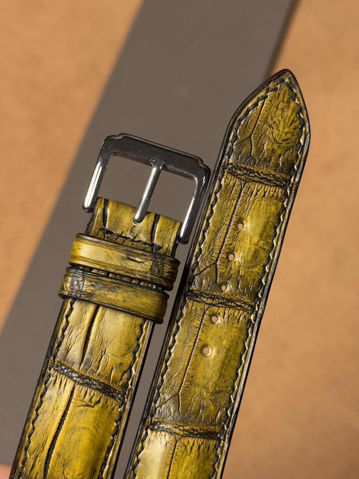 Ręcznie robiony pasek ze skóry krokodyla - żółto-czarny