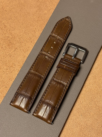Ręcznie robiony pasek ze skóry krokodyla - brązowy (połysk)