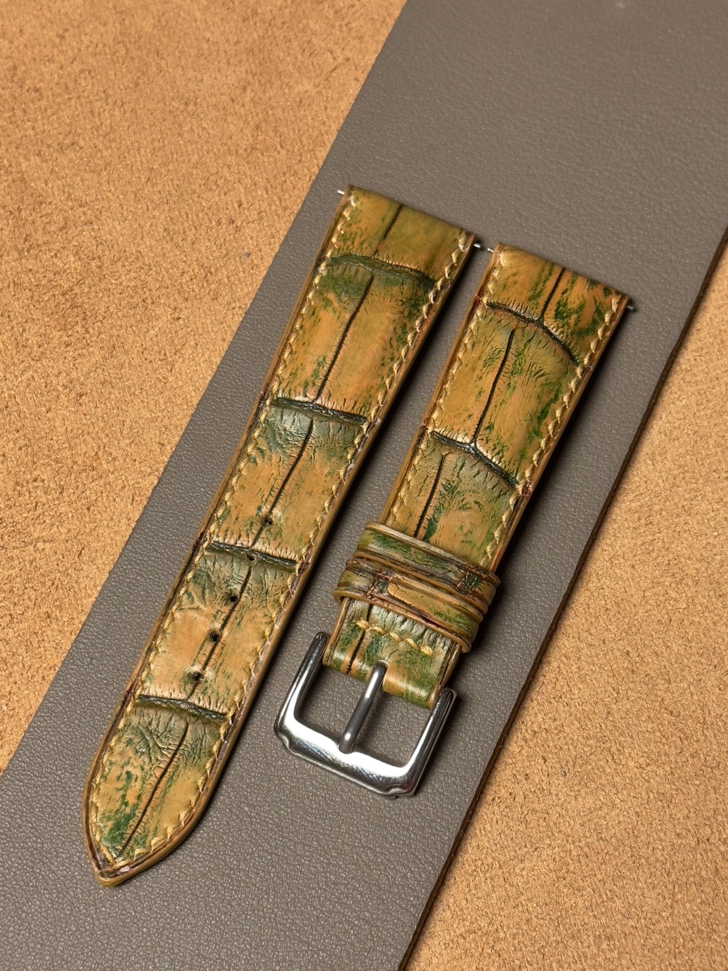 Ręcznie robiony pasek ze skóry krokodyla - żółto-zielony