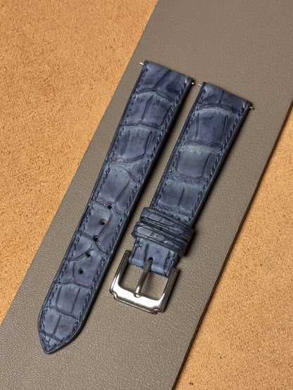 Ręcznie robiony pasek ze skóry krokodyla - niebieski nubuk