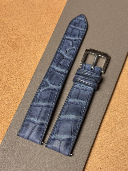 Ręcznie robiony pasek ze skóry krokodyla - niebieski nubuk
